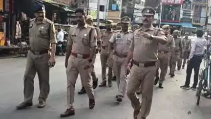 घोसी: मोहर्रम को लेकर पुलिस अधीक्षक ने दोहरीघाट में किया रूट मार्च, सुरक्षा को लेकर दिखी सतर्कता।