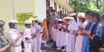 കരുനാഗപ്പള്ളി: തേവലക്കര ഇസ്സത്തുൽ ഇസ്ലാം യു.പി സ്കൂളിൽ ടോയ്‌ലറ്റ് ബ്ലോക്ക്‌ സുജിത് വിജയൻ പിള്ള എം.എൽ.എ ഉദ്ഘാടനം ചെയ്തു
