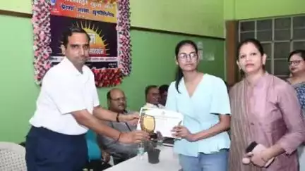 कोडरमा: झुमरीतिलैया में 'उड़ान' प्रतिभा प्रोत्साहन समारोह, 10वीं व 12वीं के सफल छात्र सम्मानित
