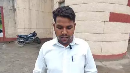 मऊ: ग्राम सभा मडहा मोहीउद्दीनपुर घाट पर बने पुल को सड़क बनाकर जोड़ने हेतु सांसद को ज्ञापन दिया गया