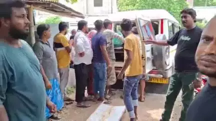 ডোমকল: ইসলামপুরে ফিউজ ঠিক করতে গিয়ে মৃত্যু, বিদ্যুৎ পিষ্ঠ হয়ে প্রাণ গেল যুবকের, মৃতদেহ ডোমকল থানায়