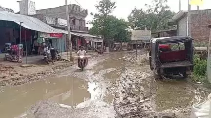 सिकंदरा: संदलपुर कस्बे के हिंसावा मार्ग पर कई महीनों से जलभराव, राहगीर और छात्र गिर गिरकर हो रहे चोटिल, जिम्मेदार मौन#JANSAMASYA