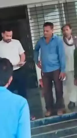 मनावर: बोरली गके के ग्रामीणों ने कुल्हाड़ी से हमला करने के आरोपी के खिलाफ तहसीलदार और थाना प्रभारी को सौंपा आवेदन