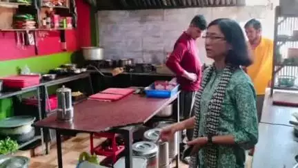 चम्पावत: खाद्य सुरक्षा विभाग ने विभिन्न दुकानों और रेस्टोरेंट का किया वाचक निरीक्षण, लिए गए पेय पदार्थों के नमूने