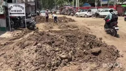 चरखी दादरी: पाइप बिछाने के नाम पर च.दादरी में जगह-जगह उखाड़ी गई सड़कों से लोग परेशान, मानूसन सीजन में बनेंगे विकट हालात #jansamasya