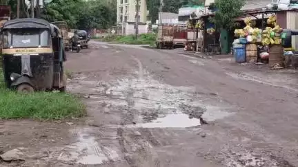नाशिक: नाशिकरोड जेलरोड भागात कॅनल रोड ते उपनगर नाका रस्त्यावर मोठ-मोठी खड्ड्याने नागरिक त्रस्त #Jansamasya