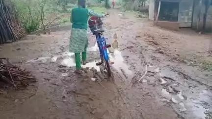 ବୌଦ୍ଧ ସଦର: ଗୁଡବାହାଲି ଗ୍ରାମକୁ ଯାଇଥିବା ରାସ୍ତା ଟିକିଏ ବର୍ଷାରେ ବେହାଲ, ମରାମତି ପାଇଁ ଦାବି କଲେ ଗ୍ରାମବାସୀ #jansamasya