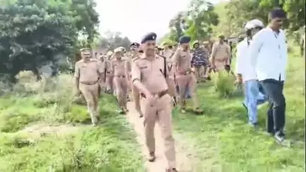 बैरिया: गोलू हत्याकांड मामले में पुलिस अधीक्षक शीवनटोला पहुंचे, 11 के खिलाफ हत्या का मुकदमा दर्ज