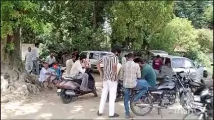 लखीमपुर: मदारपुर गांव के पास बाइक सवार युवक को अज्ञात वाहन ने मारी टक्कर, इलाज के लिए जाते समय रास्ते में हुई मौत