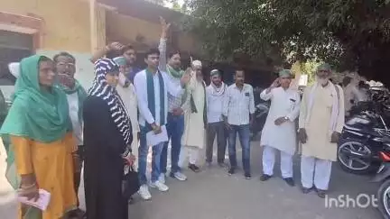 संभल: मनोटा पुल पर चौकी निर्माण की मांग को लेकर धरना प्रदर्शन किसान यूनियन और ग्रामीणों ने  sdm कार्यालय पर #jansamasya