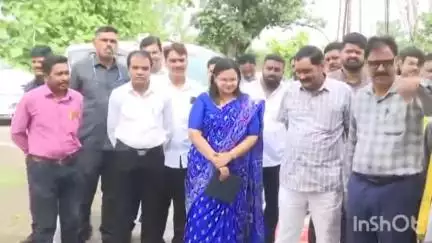 कळंब: कवडस येथील आदिवासी आश्रम शाळा प्रवेशोत्सव कार्यक्रमाला आदिवासी विकास मंत्री तथा आमदार अशोक उईके यांची उपस्थिती