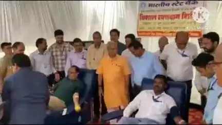 जालौर: जालौर में शुक्रवार को सुबह 10:00 बजे कचहरी रोड स्थित स्टेट बैंक ऑफ़ इंडिया में रक्तदान शिविर का आयोजन हुआ