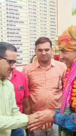 अलवर: अलवर जिले के नवनियुक्त जिला शिक्षा अधिकारी का शिक्षक संघों ने किया स्वागत, कार्य ग्रहण करने पर दी शुभकामनाएं