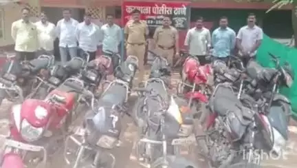 करमाळा: देवीचा माळ,जेऊर, कंदर हद्दीतून चोरीला गेलेल्या १२ मोटरसायकली जप्त; उपविभागीय पोलीस अधिकारी अजित पाटील