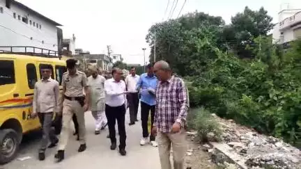 नारनौल: जिला उपायुक्त डॉ. विवेक भारती ने नारनौल शहर में नाले-नालियों की सफाई का निरीक्षण किया