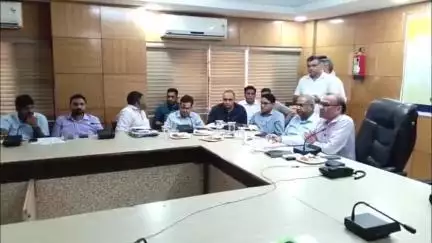 नारनौल: नारनौल लघु सचिवालय में समाधान शिविर को लेकर डीसी ने की समीक्षा बैठक