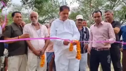 भिंड नगर: विधायक नरेंद्र सिंह कुशवाह ने बिजपुरी गांव में विद्युत लाइन का किया उद्घाटन