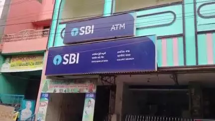 కడప: ఖాజీపేట SBI బ్యాంకు సిబ్బంది తీరుపై కస్టమర్ అసహనం వ్యక్తం