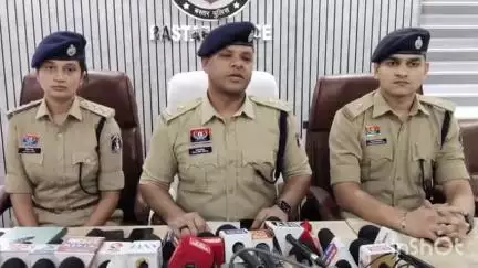 जगदलपुर: त्रिवेणी परिसर में पुलिस अधीक्षक शलभ सिन्हा ने साइबर ठगी के मामले का किया खुलासा, तीन आरोपी गिरफ्तार