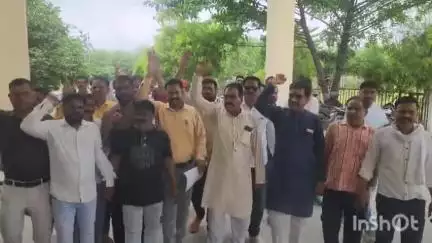 विदिशा नगर: उत्तर प्रदेश में यादव कथावाचक के साथ अभद्र व्यवहार करने के विरोध में पीएम के नाम डिप्टी कलेक्टर को सौंपा गया ज्ञापन