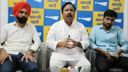 नवाबगंज: आनंद भवन स्कूल स्थित आप कार्यालय पर सरकारी विद्यालयों के मर्ज के विरोध में आम आदमी पार्टी ने की प्रेसवार्ता