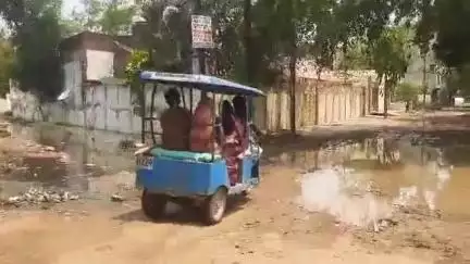 मुरैना नगर: बारिश के मौसम में न्यू हाउसिंग बोर्ड कॉलोनी में नालियों के जाम होने से घरों के आगे भर रहा गंदा पानी #jansamasya