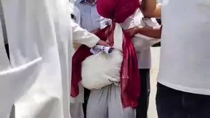 रूड़की: चंद्रशेखर चौक पर मुख्यमंत्री का पुतला दहन करने पहुंचे कांग्रेसी, पुलिस ने बलपूर्वक पुतला छीनकर अपने साथ ले गई