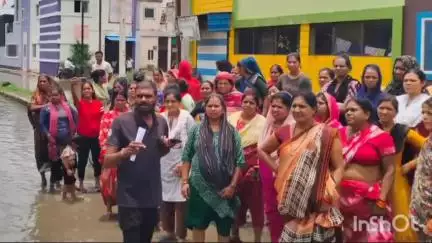 पीथमपुर: कालीबिल्लौद पंचायत क्षेत्र की प्रभातम कॉलोनी में जल निकासी की समस्या ने लिया विकराल रूप