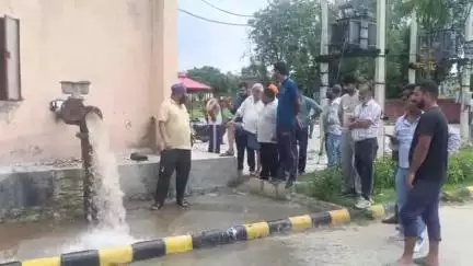 ਰੂਪਨਗਰ: ਨੰਗਲ ਨਗਰ ਕੌਂਸਲ ਅਧੀਨ ਆਉਂਦੇ ਵਾਰਡ ਨੰਬਰ 13 ਪਿੰਡ ਬਰਾਰੀ ਵਿਖੇ ਪੀਣ ਵਾਲੇ ਪਾਣੀ ਦੀ ਚਲ ਰਹੀ ਸਮੱਸਿਆ ਨੂੰ ਕੀਤਾ ਗਿਆ ਹੱਲ