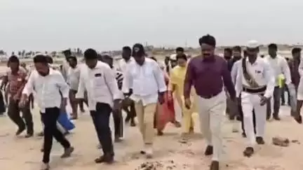 ఈపురుపాలెం స్ట్రెయిట్ కట్ కాలువ ముఖద్వారాన్ని పరిశీలించిన కలెక్టర్ వెంకట మురళి