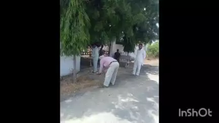 उतरौला: मीरपुर में क़र्बला की सफाई कार्य प्रारंभ, ग्राम प्रधान आरज़ू काज़मी की देखरेख में चला स्वच्छता अभियान