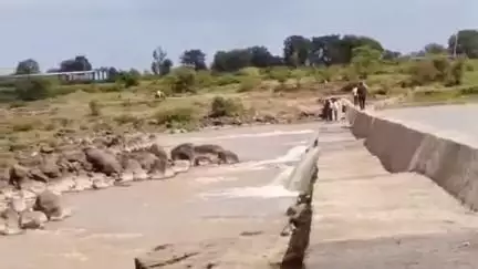 मंदसौर: राजस्थान के प्रतापगढ़ में हुई बारिश से बढ़ा कालाभाटा बांध का जलस्तर, ओवर फ्लो हुआ पानी