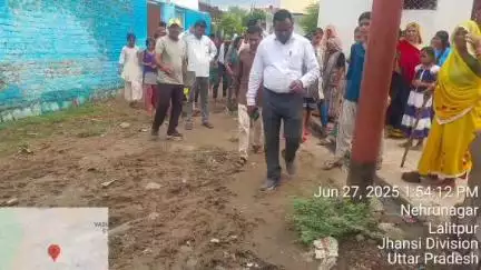 ललितपुर: नगर पालिका के अधिशासी अधिकारी ने नेहरू नगर का किया निरीक्षण