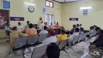 नजीबाबाद: विधान परिषद शिक्षक विधायक गढ़मलपुर में विशेष कार्यक्रम में पहुंचे, दी आवश्यक जानकारी