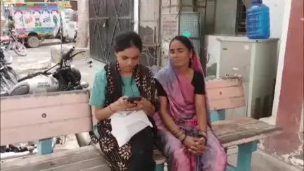 मथुरा: अटाला चुग्गी में डांस क्लासेस जा रही युवती ऑटो के नीचे दबी