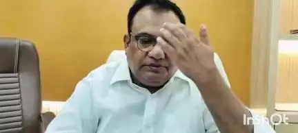 बलिया: बलिया नगर पालिका में नाला सफाई के भुगतान के लिए नहीं है पैसा, चेयरमैन ने नपा कार्यालय में दी जानकारी