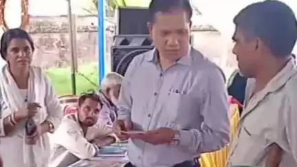 हिण्डोली: सीएमएचओ डॉ. सामर ने हिण्डोली ब्लॉक के पेच की बावड़ी, अंडदगंज और आकोदा में आयोजित शिविरों का किया औचक निरीक्षण