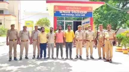 हर्रैया: ब्रांच मैनेजर के अपहरण व लूट कांड में शामिल 4 अभियुक्तों को पुलिस की संयुक्त टीम ने कोहराये से किया गिरफ्तार