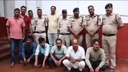 अंबिकापुर: मणिपुर थाना क्षेत्र में युवती को काम दिलाने का झांसा देकर मानव तस्करी करने वाले 7 आरोपियों को किया गिरफ्तार