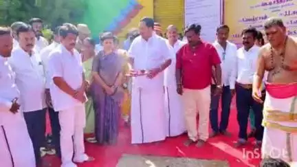 ஆற்காடு: ஆற்காடு பேருந்து நிலையம் அருகே 12 கோடி 89 லட்ச ரூபாய் மதிப்பீட்டில் புதிய திட்டத்திற்கான அடிக்கல் நாட்டு விழா அமைச்சர் காந்தி பங்கேற்பு