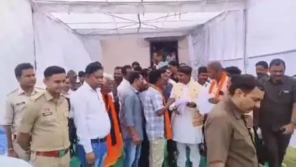 कोंडागांव: जनजातीय गौरव वर्ष अंतर्गत गोलावंड में धरती आबा जनजातीय ग्राम उत्कर्ष अभियान शिविर का आयोजन, मंत्री केदार कश्यप हुए शामिल
