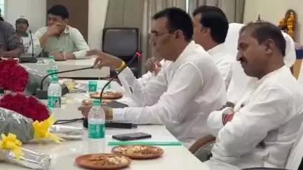 राजगढ़: राजगढ़ जिला पंचायत कार्यालय में जिला स्तरीय रीजनल इंडस्ट्री स्किल एंड एंप्लॉयमेंट कॉन्क्लेव का आयोजन