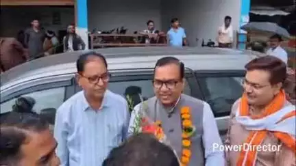 नैनपुर: भारतीय सिंधु सभा के राष्ट्रीय कार्यकारी अध्यक्ष का नैनपुर में आगमन, सामाजिक लोगों ने किया भव्य स्वागत