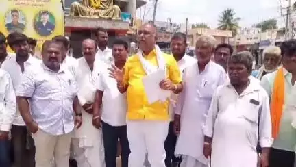 ಶೋರಾಪುರ: ಅಂಬಾನಗರ ನಿವಾಸಿಗಳ ಮೇಲೆ ದೌರ್ಜನ್ಯ ಆರೋಪ, ಕಕ್ಕೇರಾ ಪುರಸಭೆ ಅಧಿಕಾರಿಗಳ ವಿರುದ್ಧ ಸುರಪುರದಲ್ಲಿ ಬೃಹತ್ ಪ್ರತಿಭಟನೆ