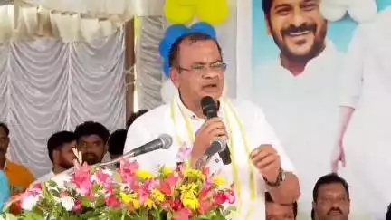 హుస్నాబాద్: హుస్నాబాద్ నుంచి కొత్తపల్లి వరకు నాలుగు లైన్ల రహదారికి శంకుస్థాపన చేసిన మంత్రి కోమటిరెడ్డి వెంకటరెడ్డి