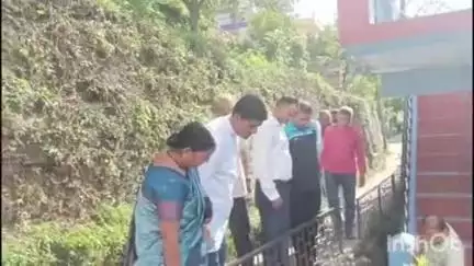 अल्मोड़ा: महापौर अजय वर्मा ने विभागीय अधिकारियों के साथ विवेकानंद पुरी वार्ड का किया निरीक्षण, लोगों की समस्याएं सुनी