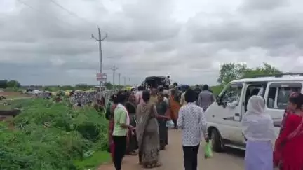 દસાડા: પીપળી રામદેવપીર મંદિરે અષાઢી બીજ નિમિત્તે શ્રદ્ધાળુઓનું ઘોડાપૂર, ટ્રાફિક જામથી રસ્તાઓ ખોરંભે