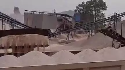 चरखी दादरी: जिला प्रशासन ने अवैध खनन को लेकर पिचौपा क्रेशर जोन में सीएम फ्लाइंग के साथ की चेकिंग