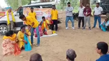 इटाढ़ी: नारायणपुर, पसराहा व पुरुषोत्तमपुर गांव में पशुपालकों को नुक्कड़ नाटक के माध्यम से किया गया जागरूक