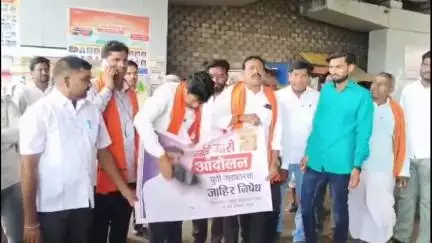 कळमनूरी: डोंगरकडा येथे भाजपा आमदार बबनराव लोणीकर यांच्या वक्तव्याचा शेतकऱ्यांनी निषेध व्यक्त करून केले जोडे मारो आंदोलन